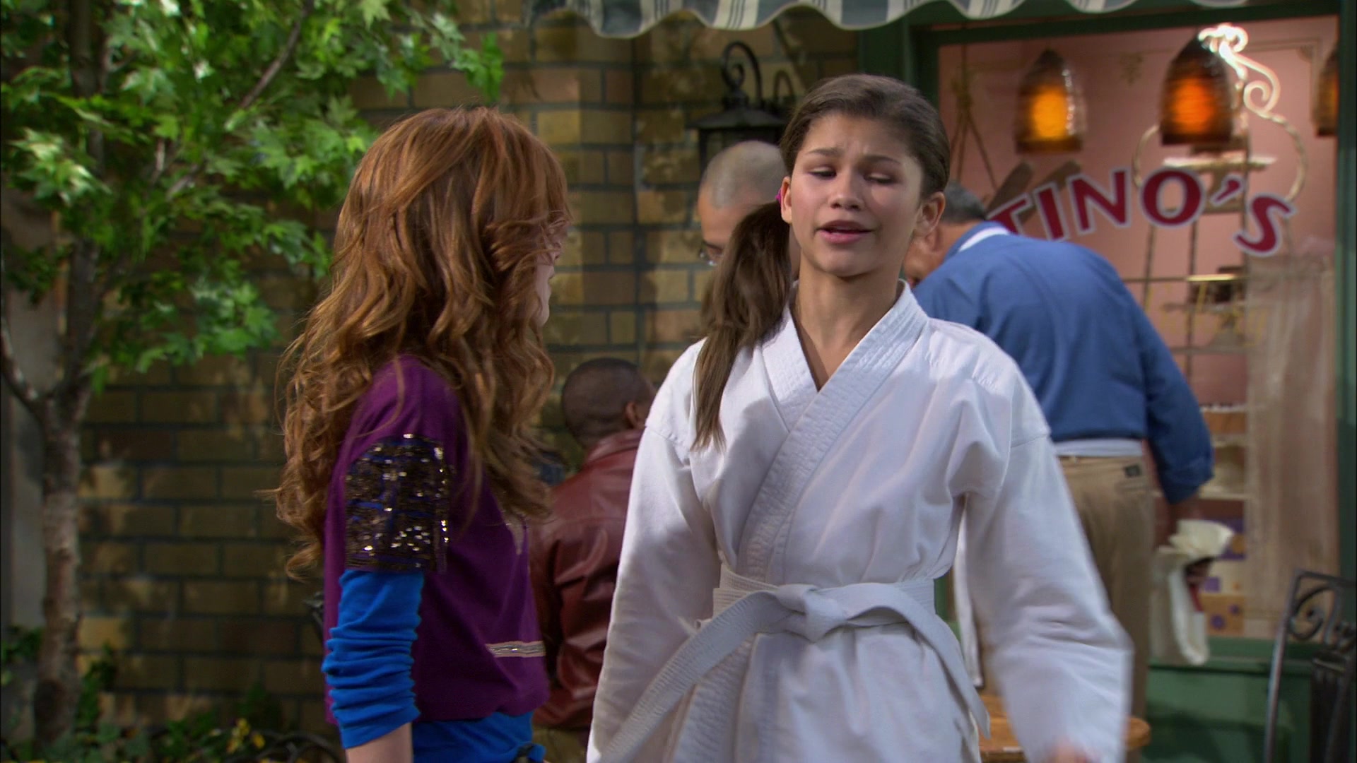 Shake_It_Up_S01E05_1080p_BTD_002167.jpg Shake_It_Up_S01E05_1080p_BTD_002167.jpg