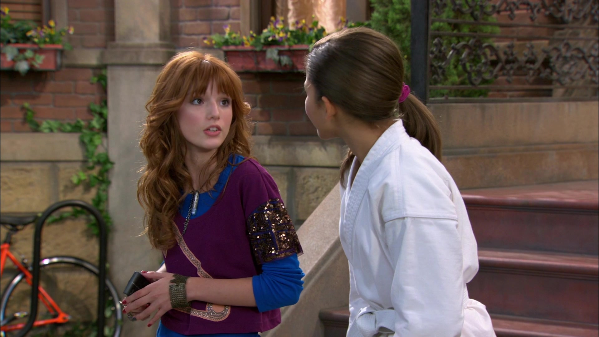 Shake_It_Up_S01E05_1080p_BTD_002203.jpg