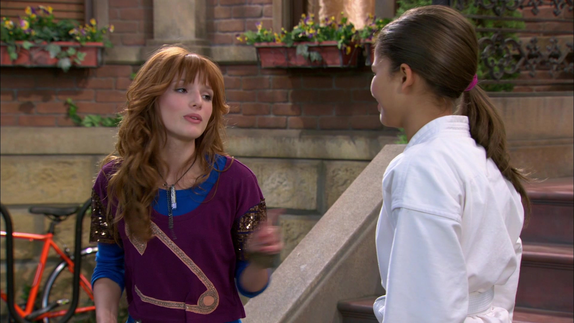 Shake_It_Up_S01E05_1080p_BTD_002222.jpg