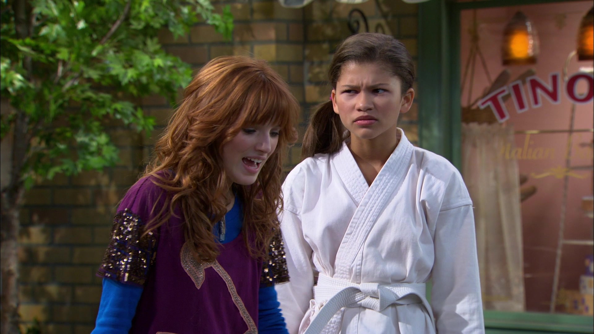 Shake_It_Up_S01E05_1080p_BTD_002246.jpg Shake_It_Up_S01E05_1080p_BTD_002246.jpg
