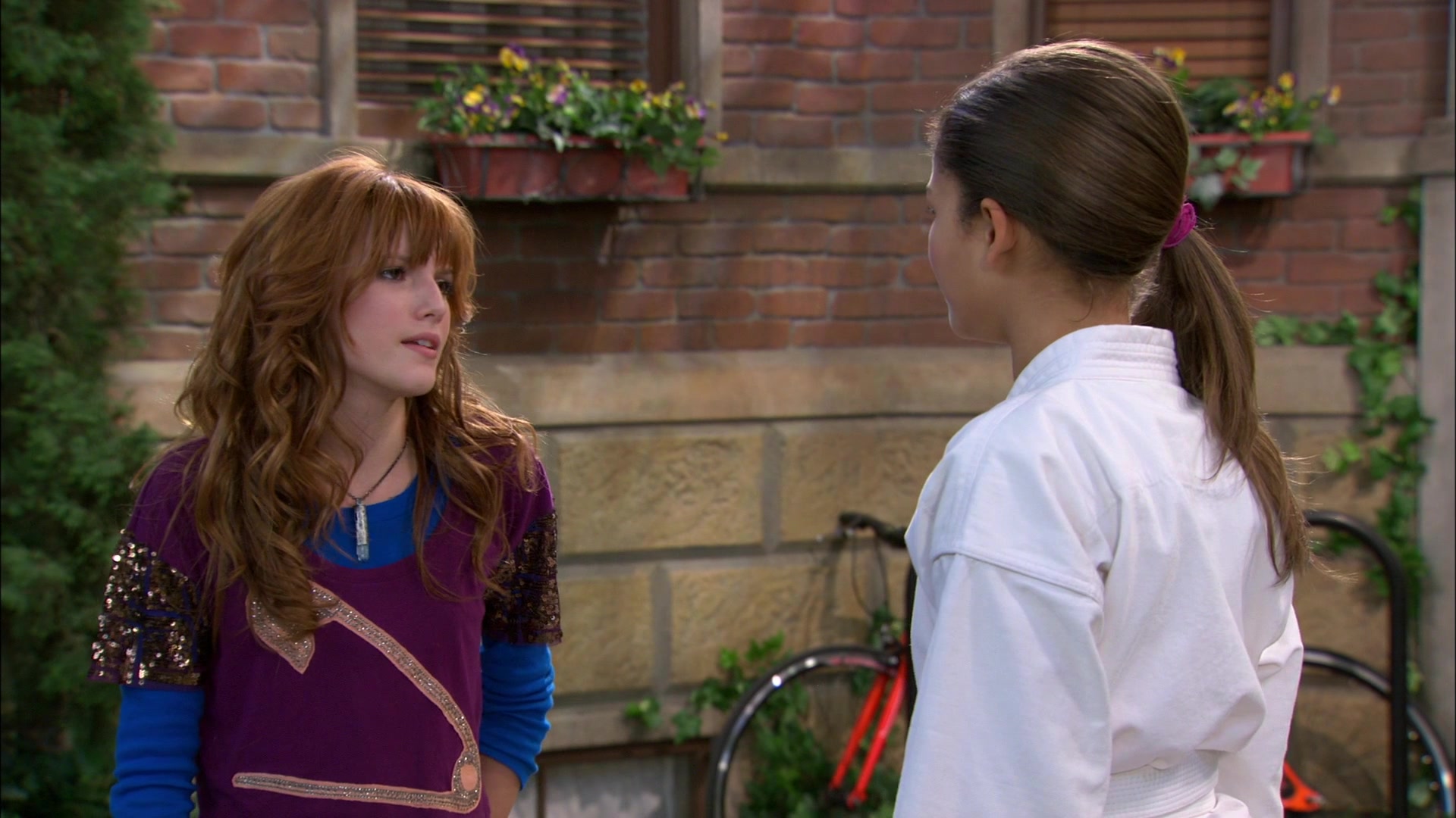Shake_It_Up_S01E05_1080p_BTD_002265.jpg