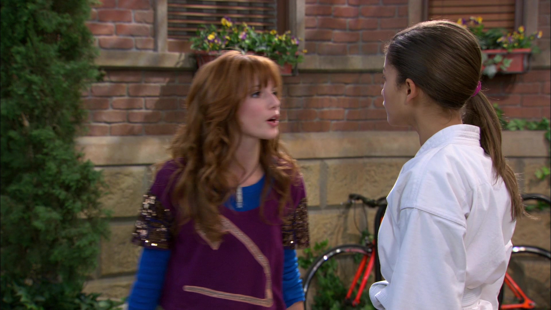 Shake_It_Up_S01E05_1080p_BTD_002270.jpg Shake_It_Up_S01E05_1080p_BTD_002270.jpg