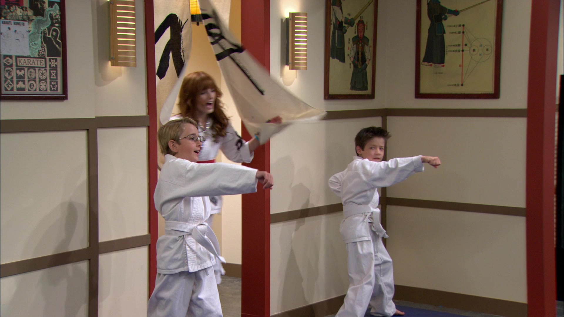 Shake_It_Up_S01E05_1080p_BTD_002651.jpg