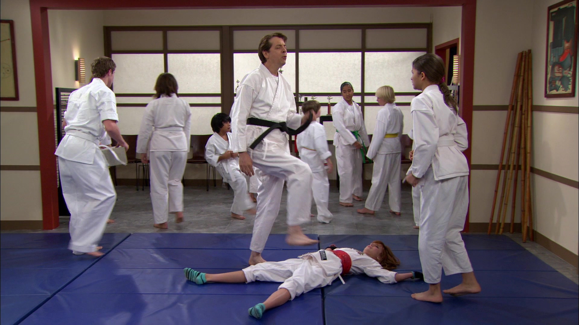 Shake_It_Up_S01E05_1080p_BTD_002826.jpg