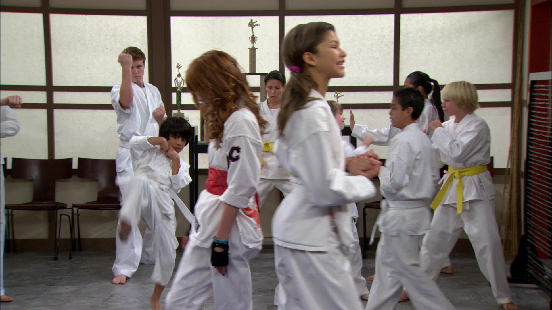Shake_It_Up_S01E05_1080p_BTD_002958.jpg