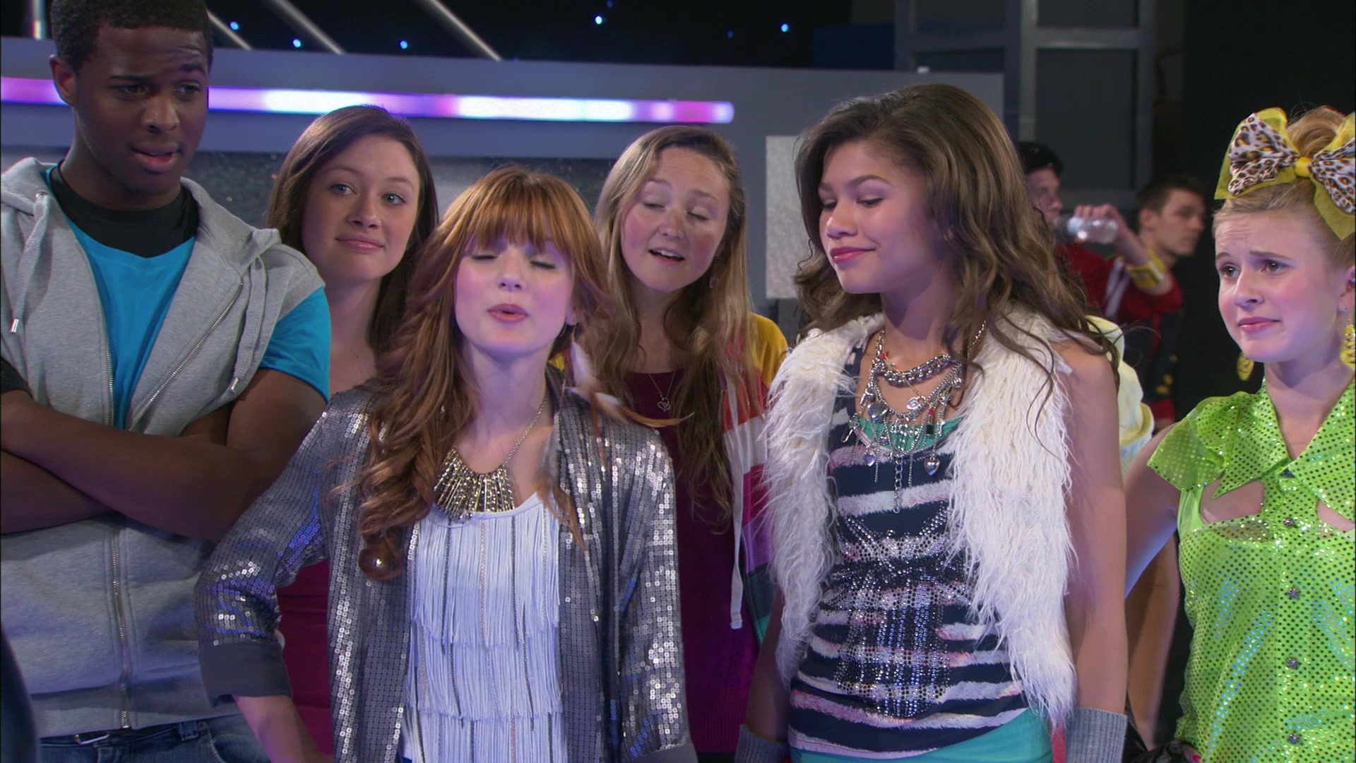 Shake_It_Up_S01E06_1080p_BTD_000213.jpg