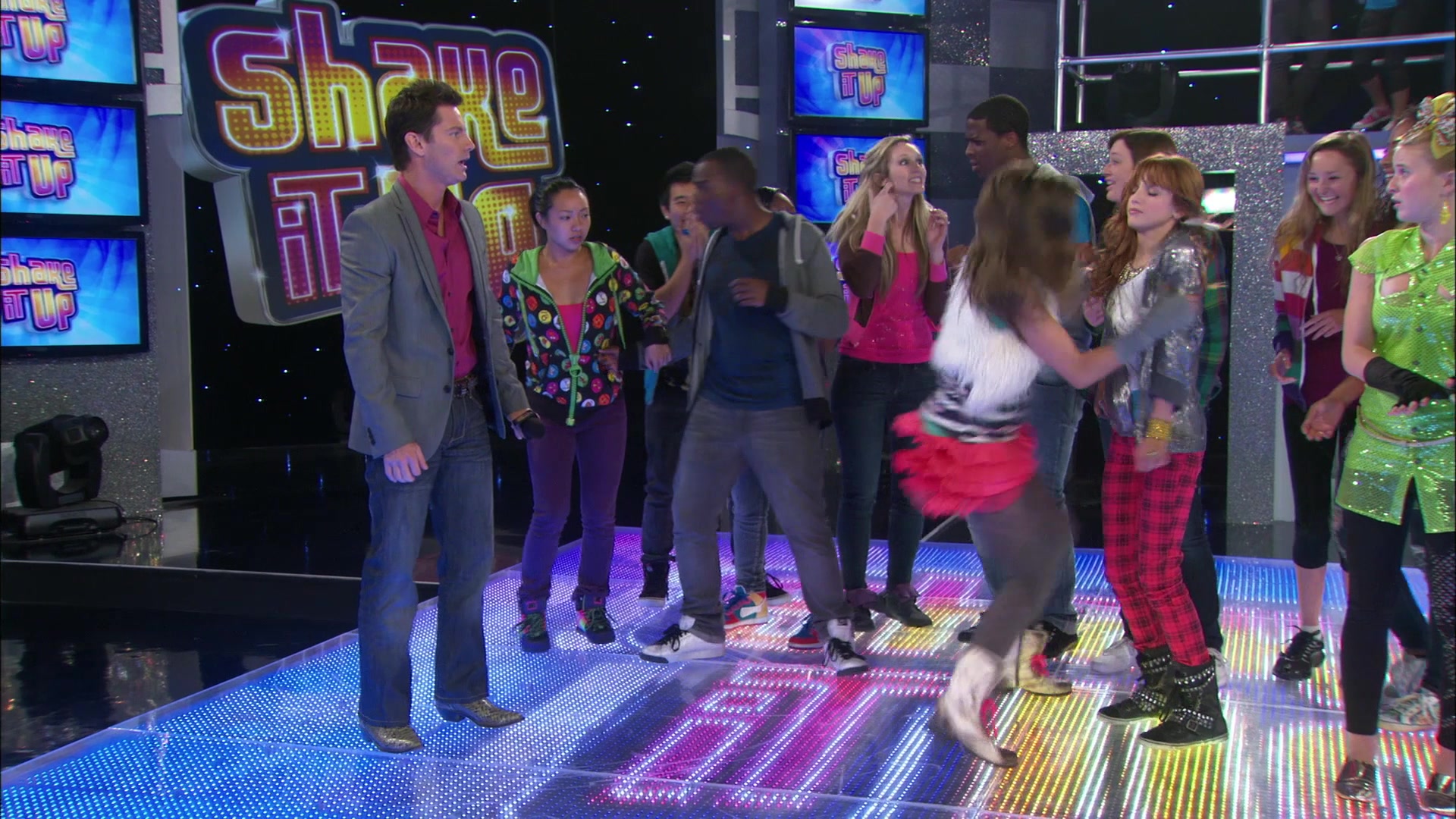 Shake_It_Up_S01E06_1080p_BTD_000250.jpg Shake_It_Up_S01E06_1080p_BTD_000250.jpg