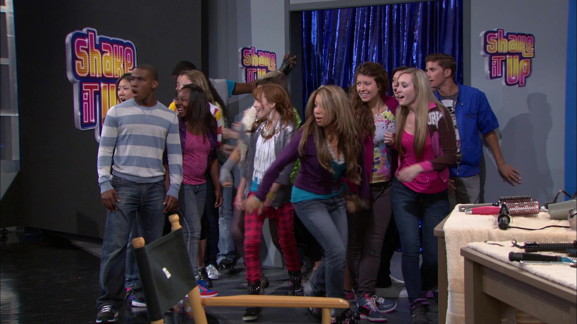 Shake_It_Up_S01E06_1080p_BTD_000588.jpg Shake_It_Up_S01E06_1080p_BTD_000588.jpg