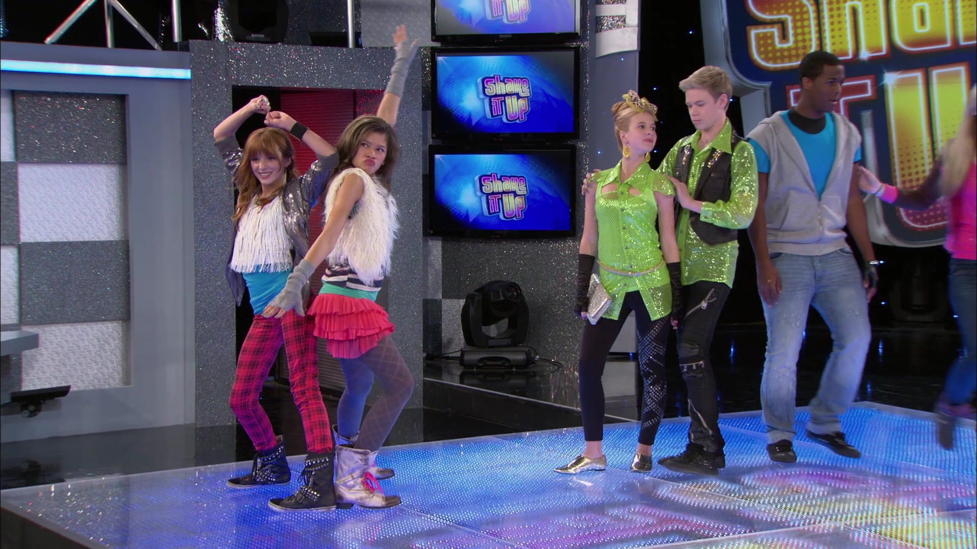Shake_It_Up_S01E06_1080p_BTD_000649.jpg Shake_It_Up_S01E06_1080p_BTD_000649.jpg