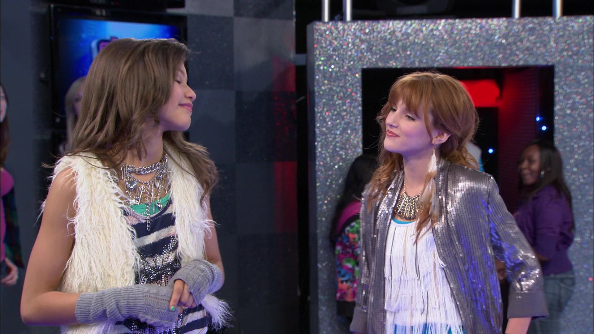 Shake_It_Up_S01E06_1080p_BTD_000938.jpg Shake_It_Up_S01E06_1080p_BTD_000938.jpg