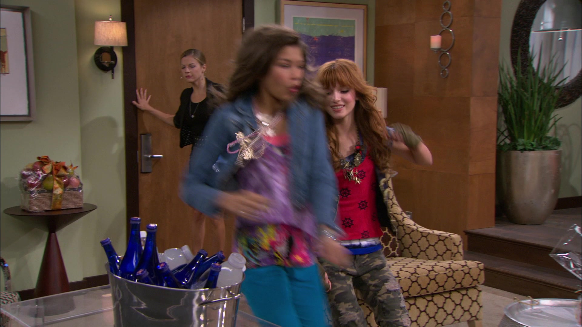 Shake_It_Up_S01E06_1080p_BTD_001147.jpg Shake_It_Up_S01E06_1080p_BTD_001147.jpg