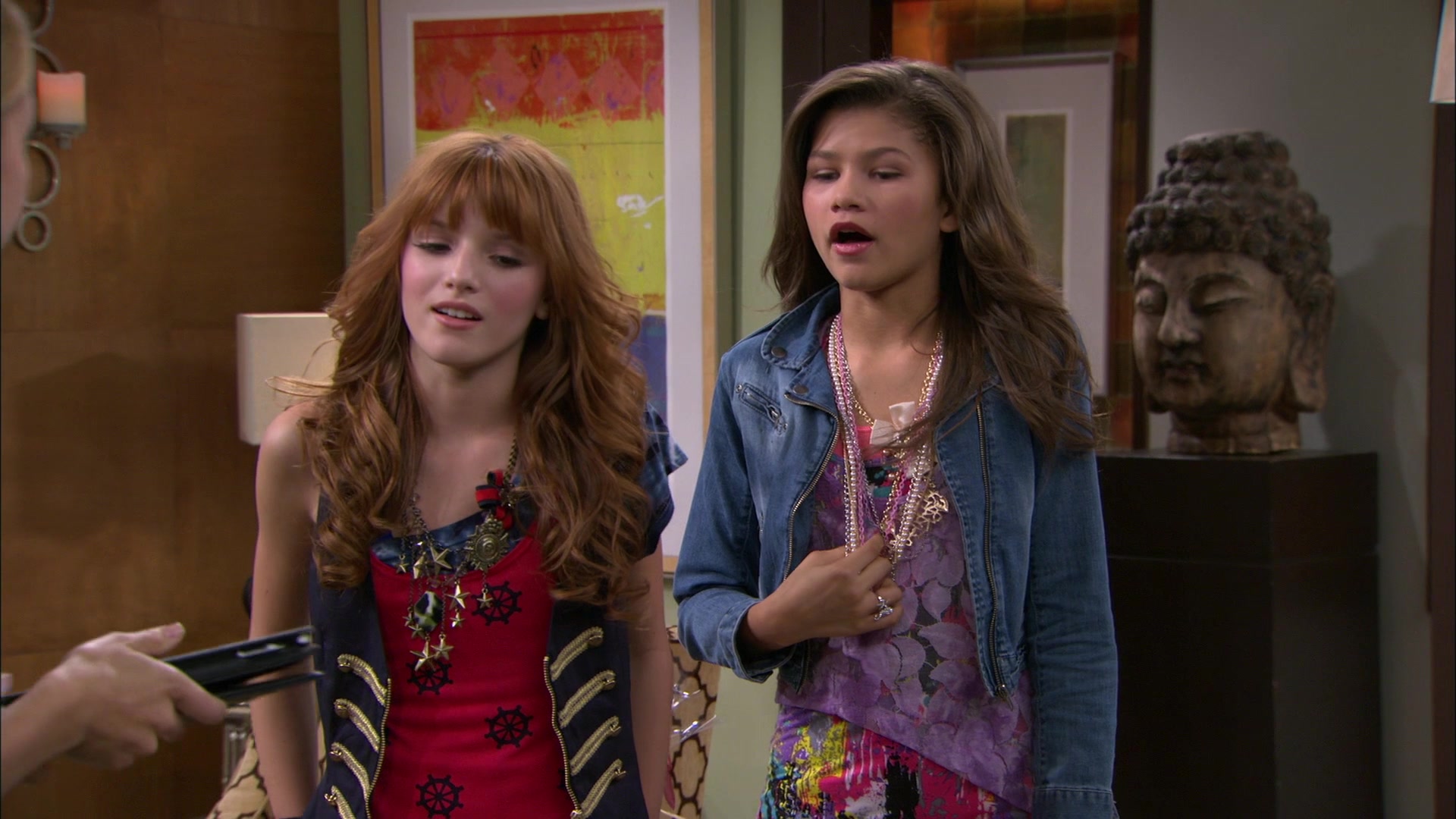Shake_It_Up_S01E06_1080p_BTD_001153.jpg