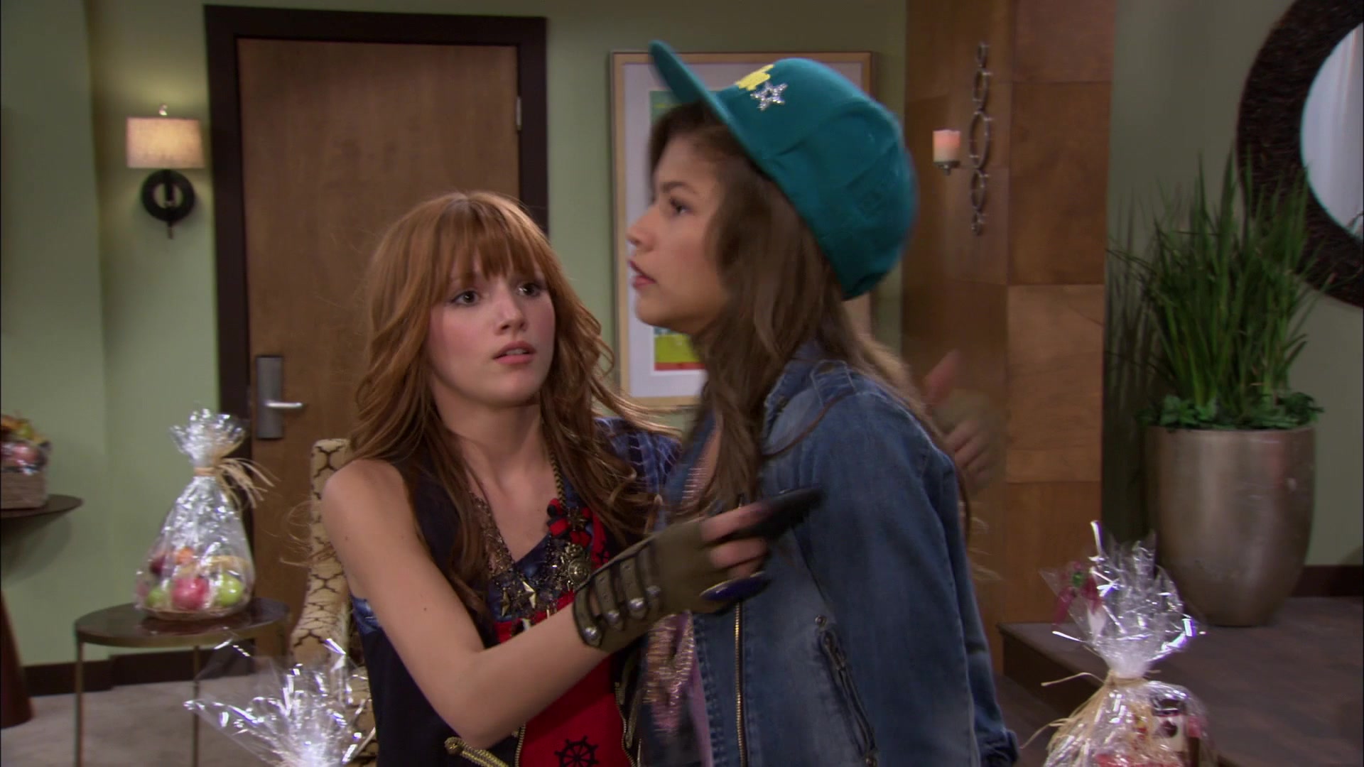 Shake_It_Up_S01E06_1080p_BTD_001680.jpg Shake_It_Up_S01E06_1080p_BTD_001680.jpg