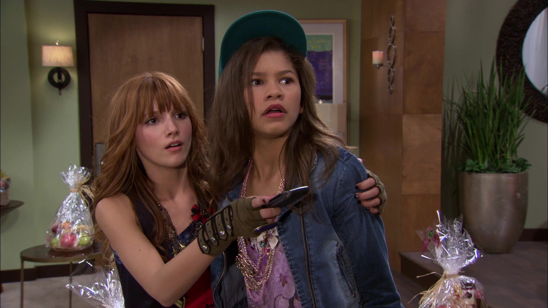 Shake_It_Up_S01E06_1080p_BTD_001685.jpg
