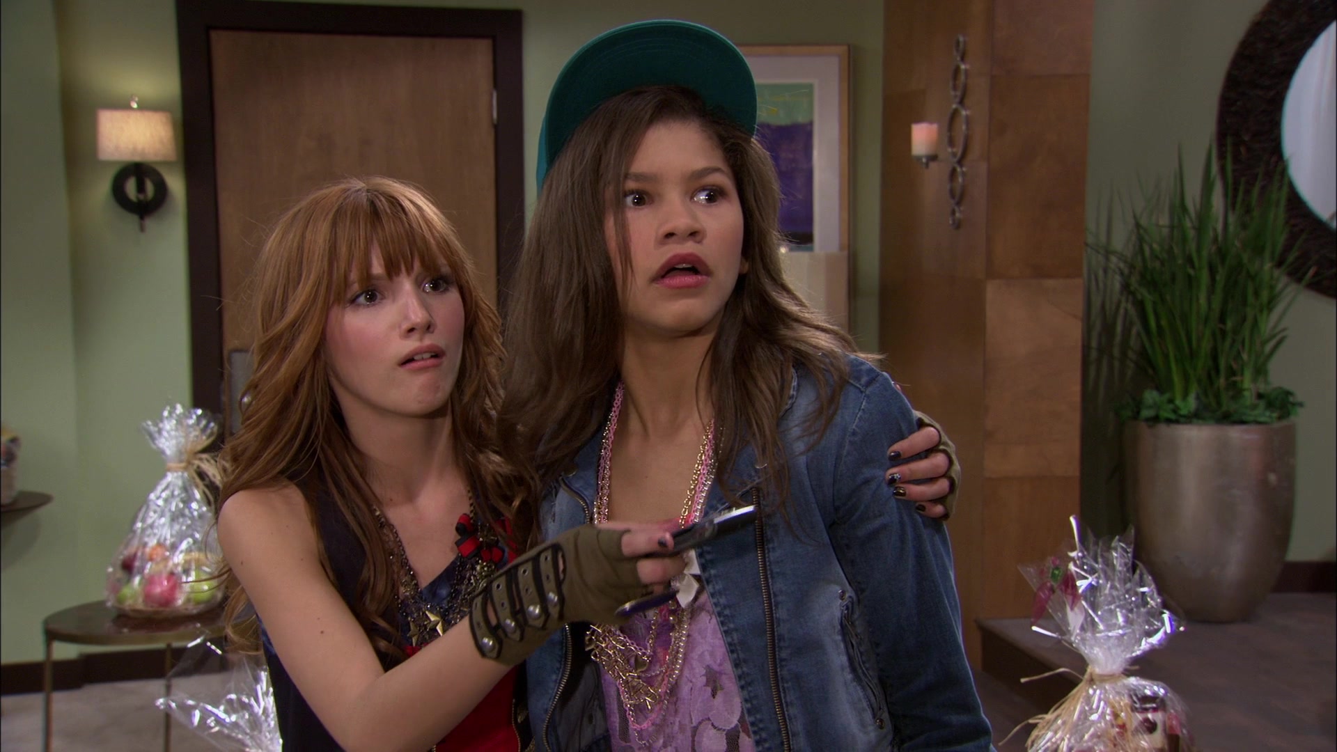 Shake_It_Up_S01E06_1080p_BTD_001686.jpg Shake_It_Up_S01E06_1080p_BTD_001686.jpg