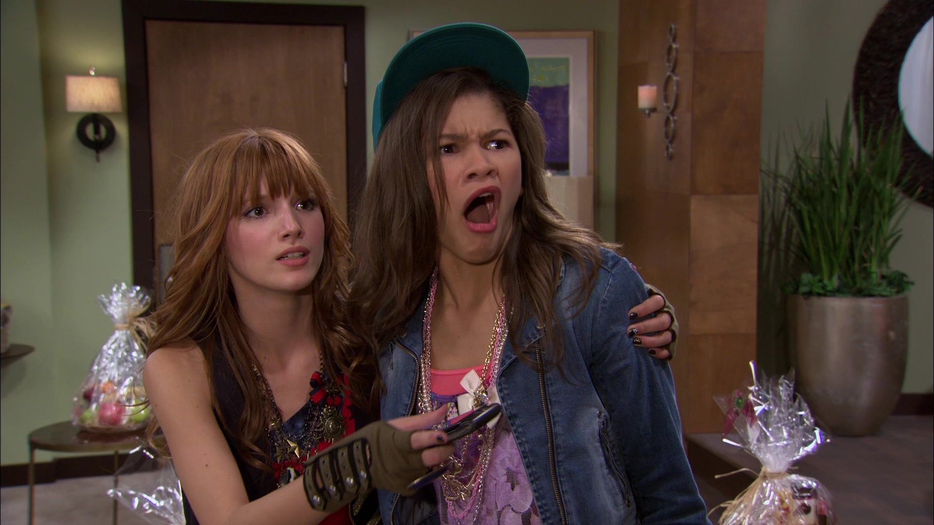 Shake_It_Up_S01E06_1080p_BTD_001687.jpg Shake_It_Up_S01E06_1080p_BTD_001687.jpg