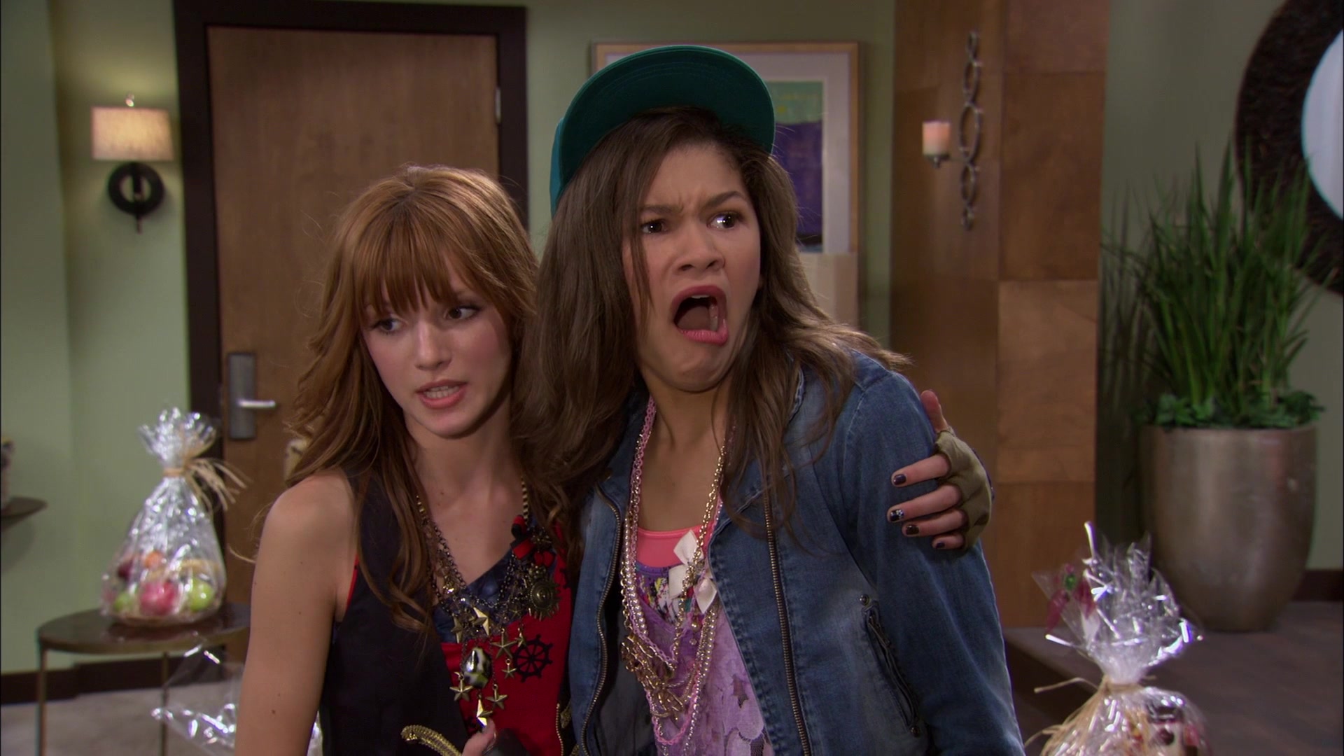 Shake_It_Up_S01E06_1080p_BTD_001689.jpg Shake_It_Up_S01E06_1080p_BTD_001689.jpg