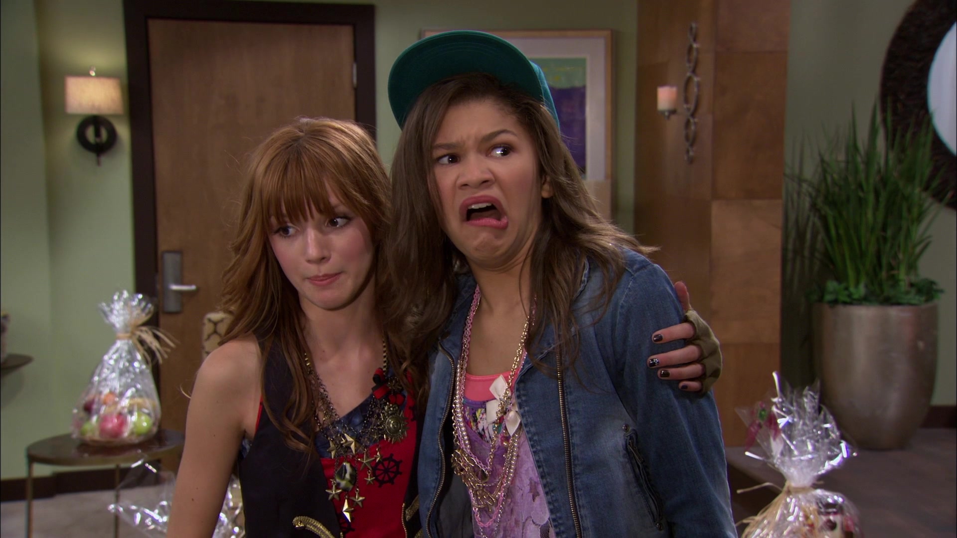 Shake_It_Up_S01E06_1080p_BTD_001690.jpg