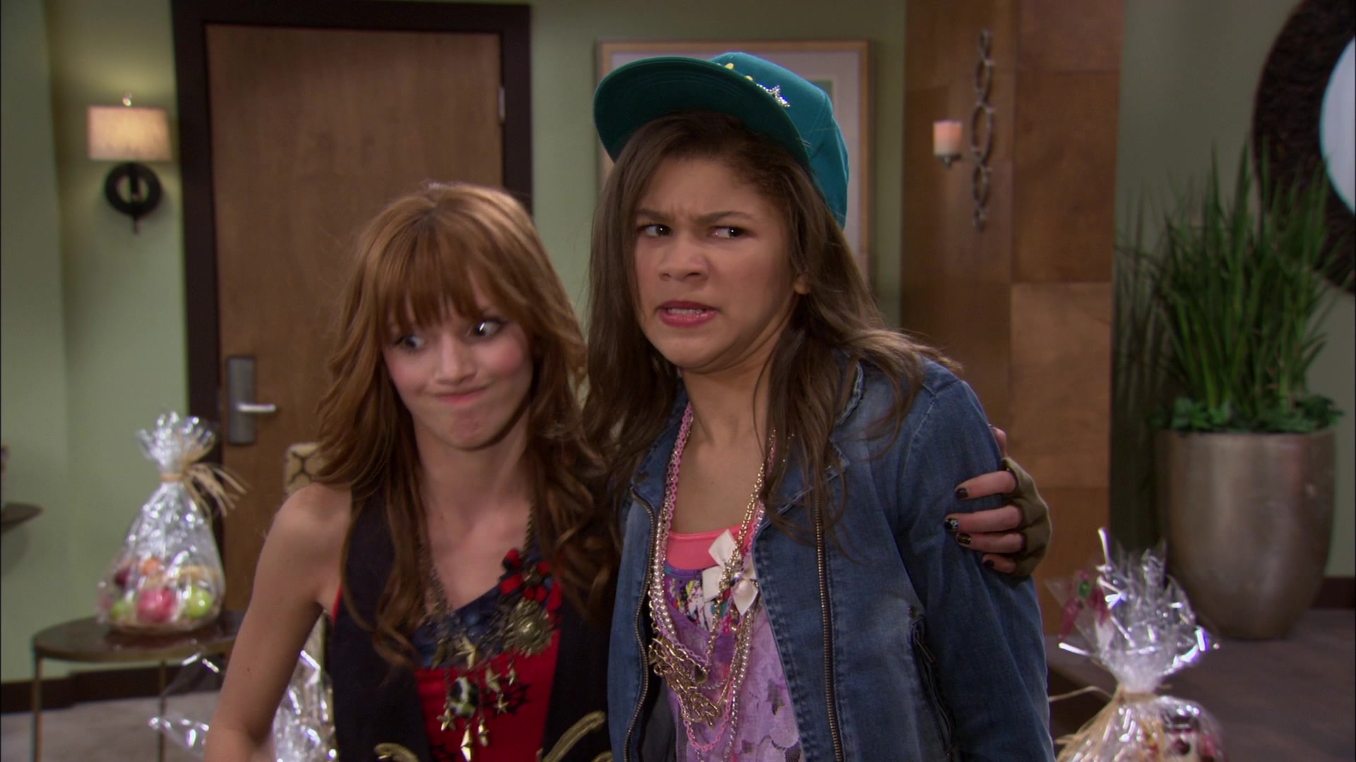 Shake_It_Up_S01E06_1080p_BTD_001698.jpg