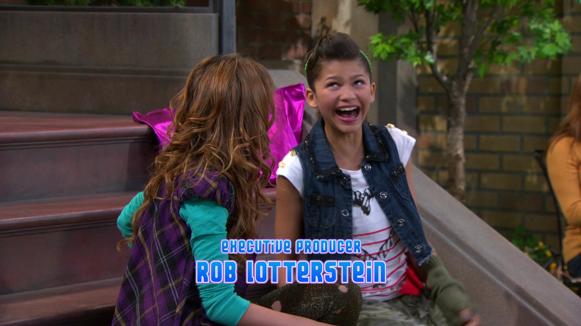 Shake_It_Up_S01E07_1080p_BTD_000575.jpg Shake_It_Up_S01E07_1080p_BTD_000575.jpg
