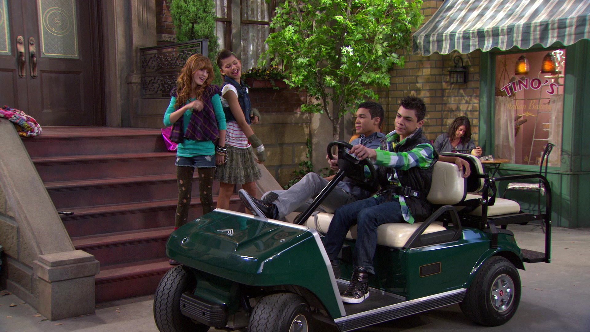 Shake_It_Up_S01E07_1080p_BTD_000655.jpg Shake_It_Up_S01E07_1080p_BTD_000655.jpg