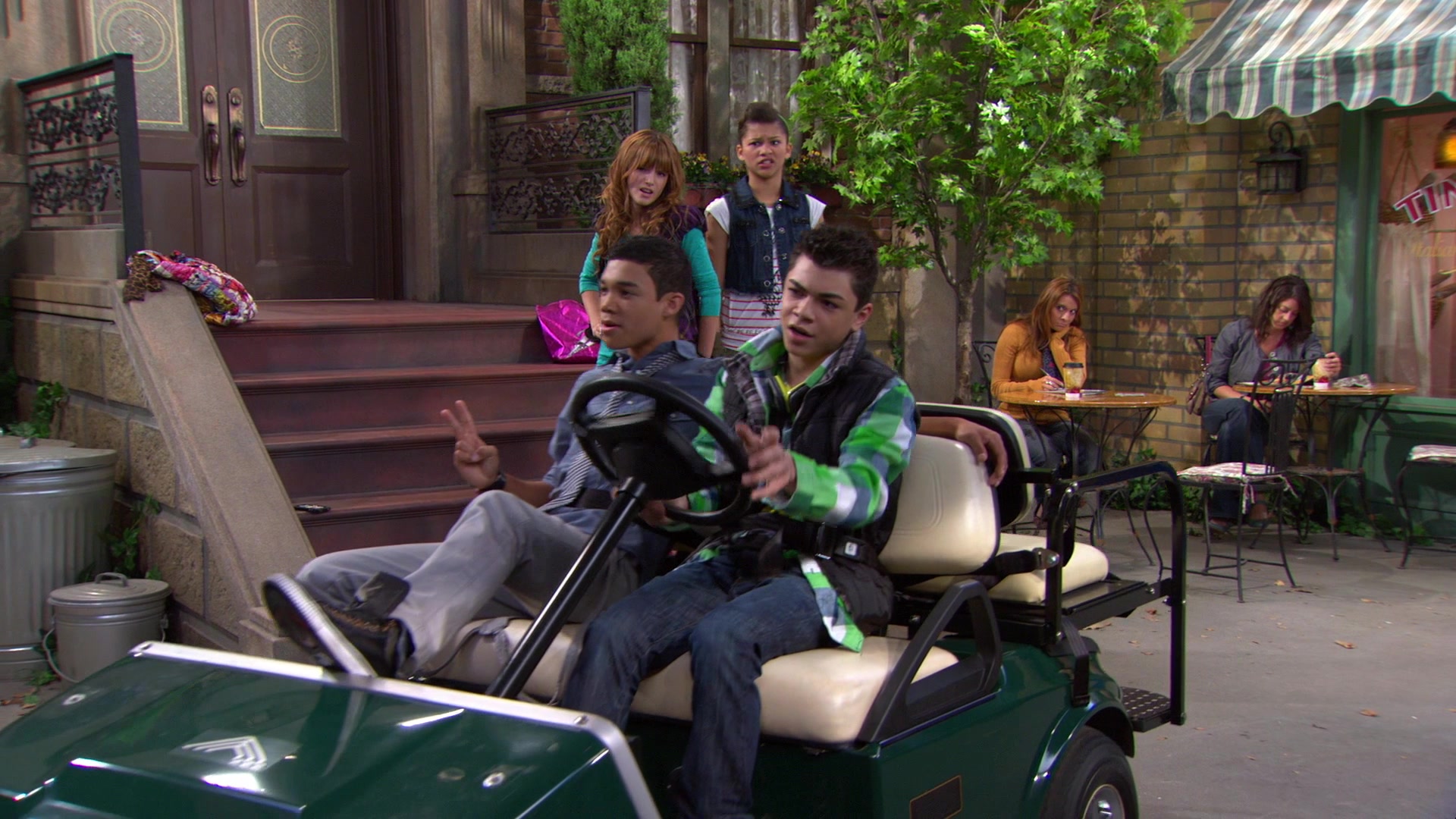 Shake_It_Up_S01E07_1080p_BTD_000663.jpg Shake_It_Up_S01E07_1080p_BTD_000663.jpg