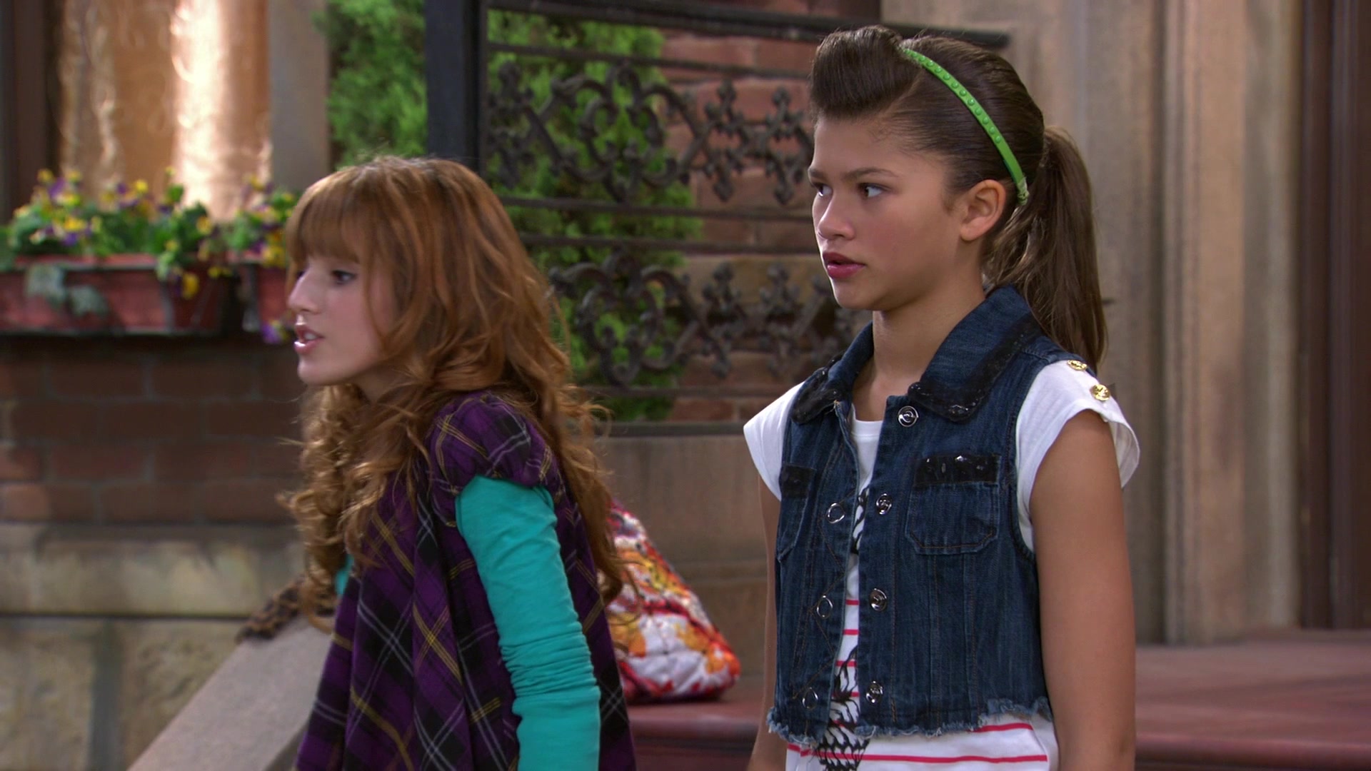 Shake_It_Up_S01E07_1080p_BTD_000672.jpg Shake_It_Up_S01E07_1080p_BTD_000672.jpg