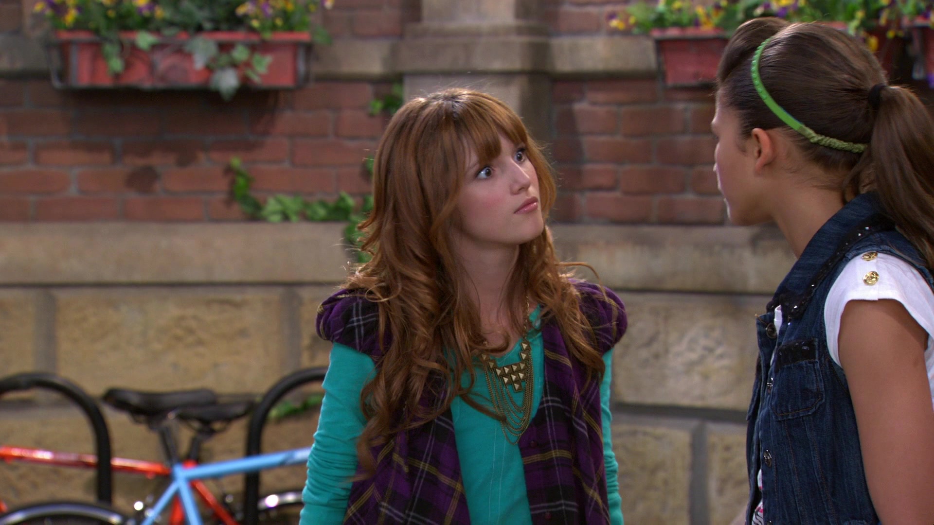 Shake_It_Up_S01E07_1080p_BTD_000746.jpg