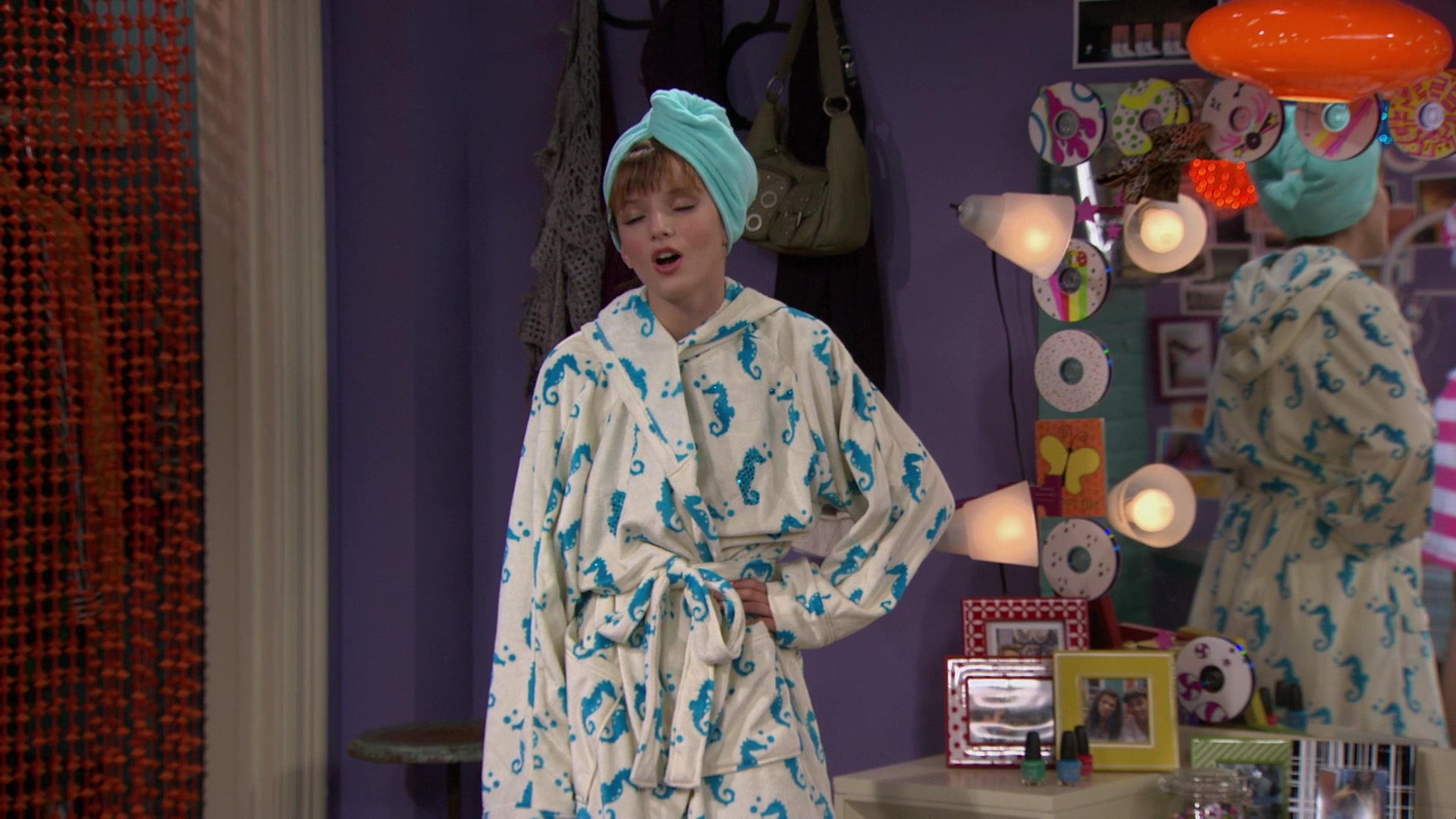 Shake_It_Up_S01E07_1080p_BTD_000890.jpg Shake_It_Up_S01E07_1080p_BTD_000890.jpg