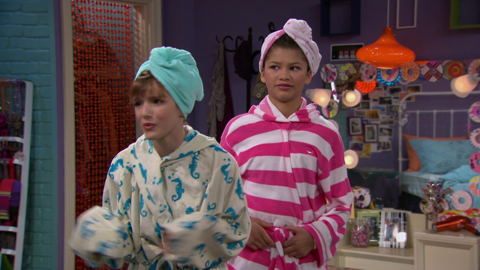 Shake_It_Up_S01E07_1080p_BTD_000908.jpg Shake_It_Up_S01E07_1080p_BTD_000908.jpg