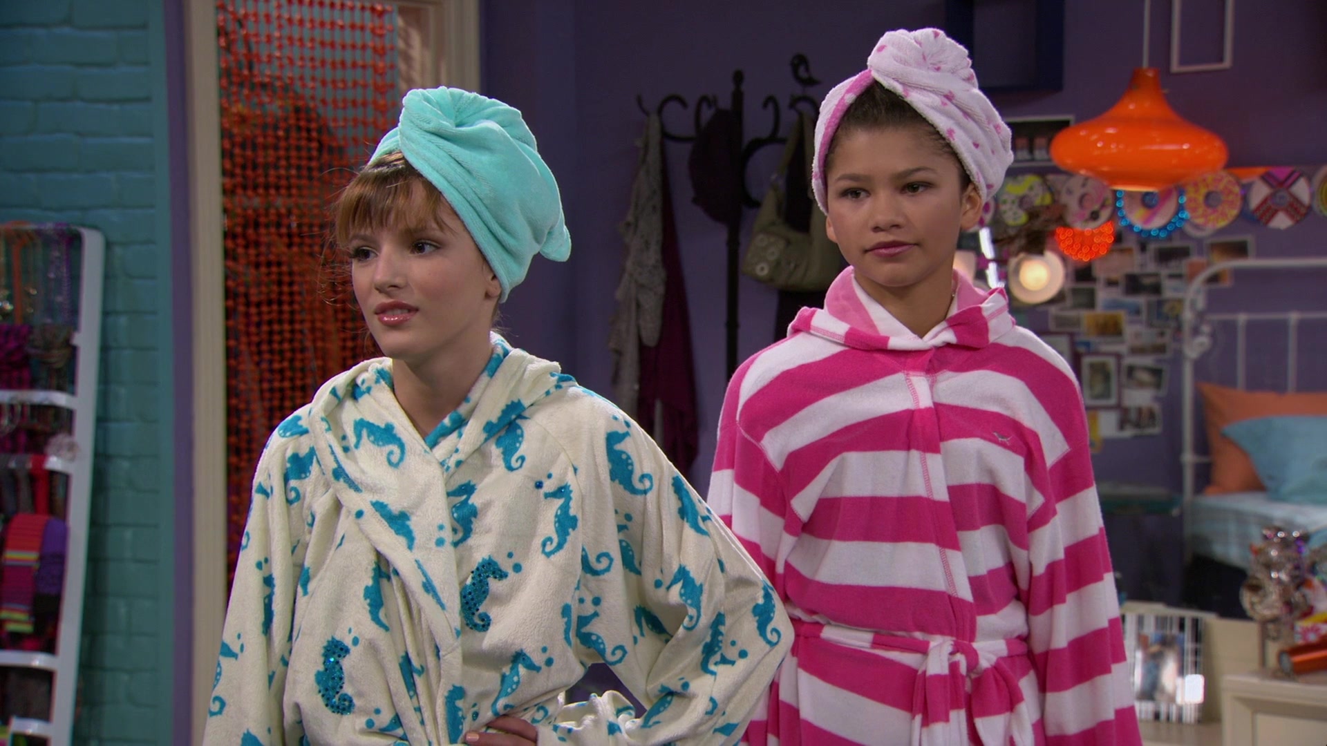 Shake_It_Up_S01E07_1080p_BTD_000926.jpg