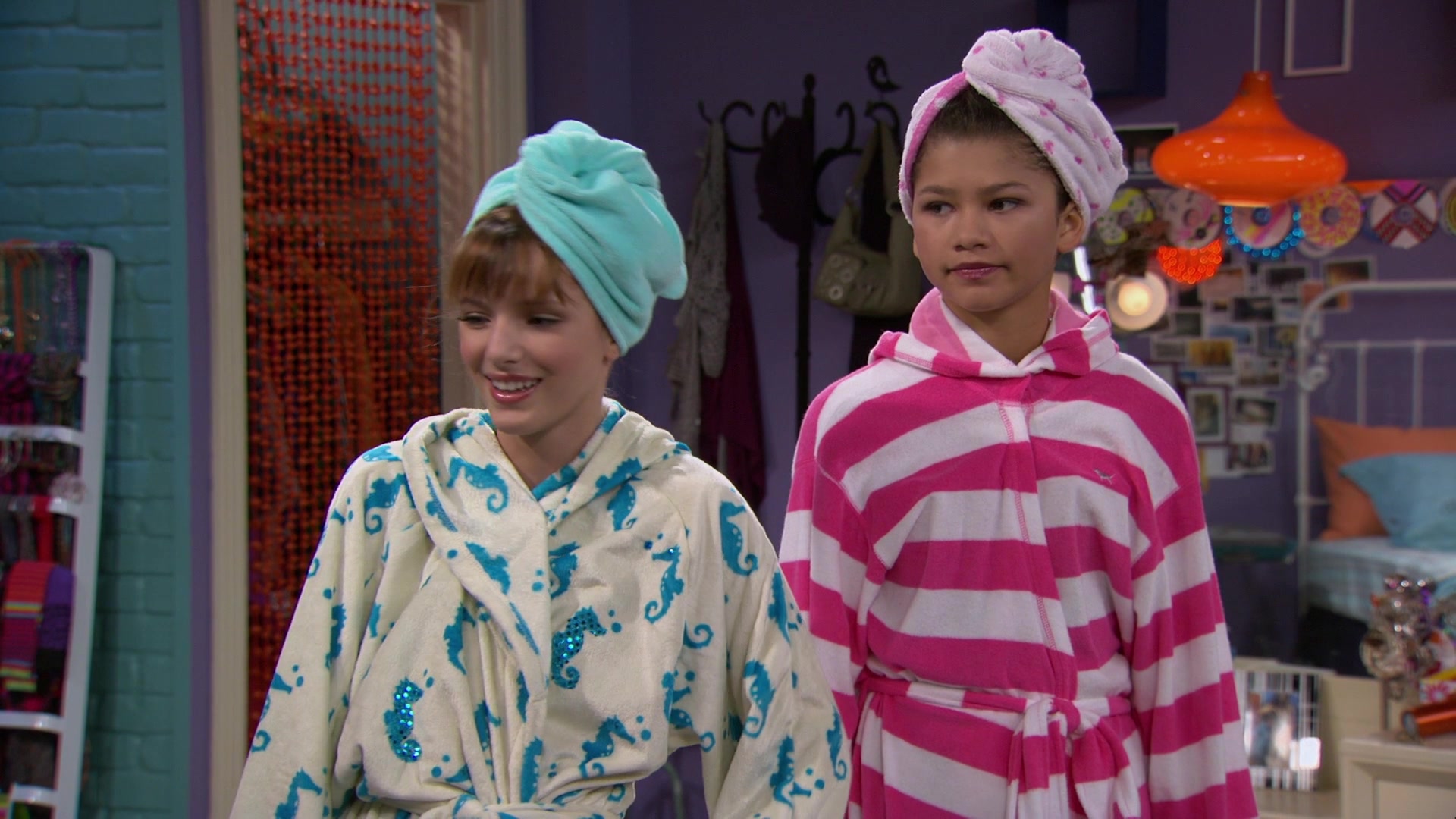 Shake_It_Up_S01E07_1080p_BTD_000928.jpg