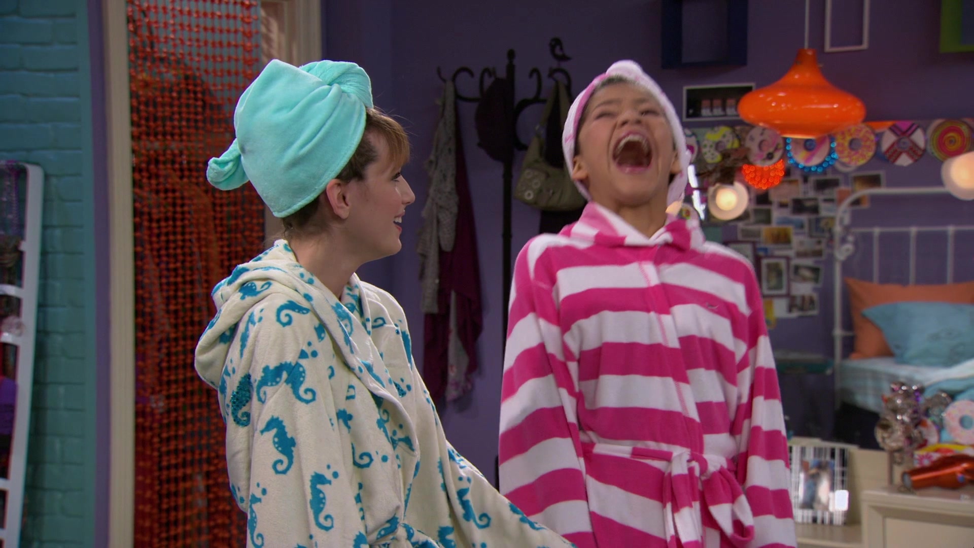 Shake_It_Up_S01E07_1080p_BTD_000932.jpg Shake_It_Up_S01E07_1080p_BTD_000932.jpg