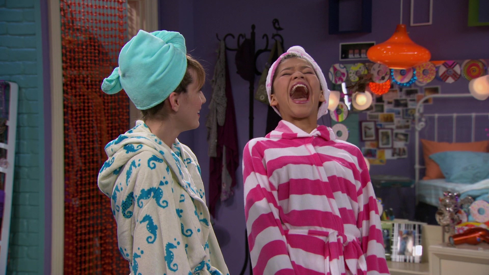 Shake_It_Up_S01E07_1080p_BTD_000933.jpg Shake_It_Up_S01E07_1080p_BTD_000933.jpg