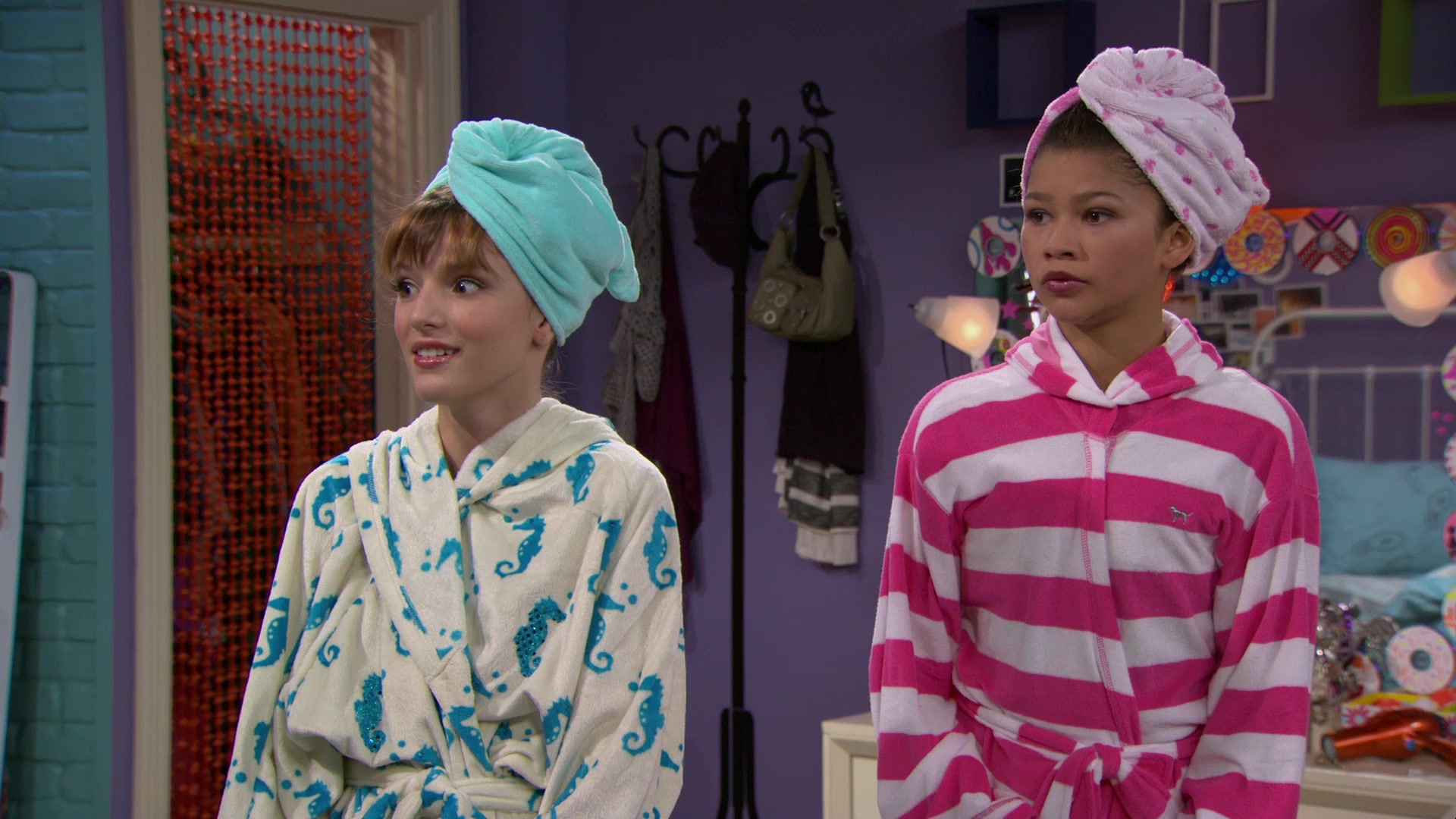 Shake_It_Up_S01E07_1080p_BTD_000974.jpg