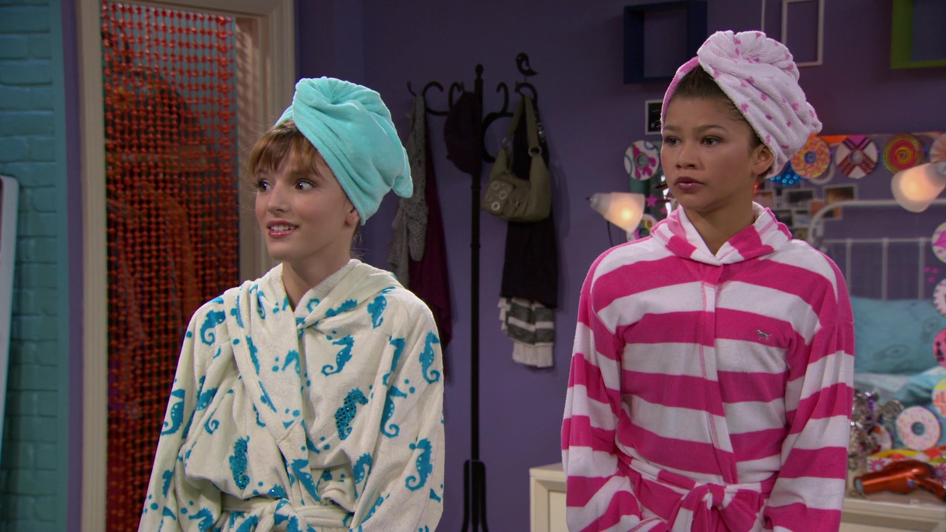 Shake_It_Up_S01E07_1080p_BTD_000975.jpg