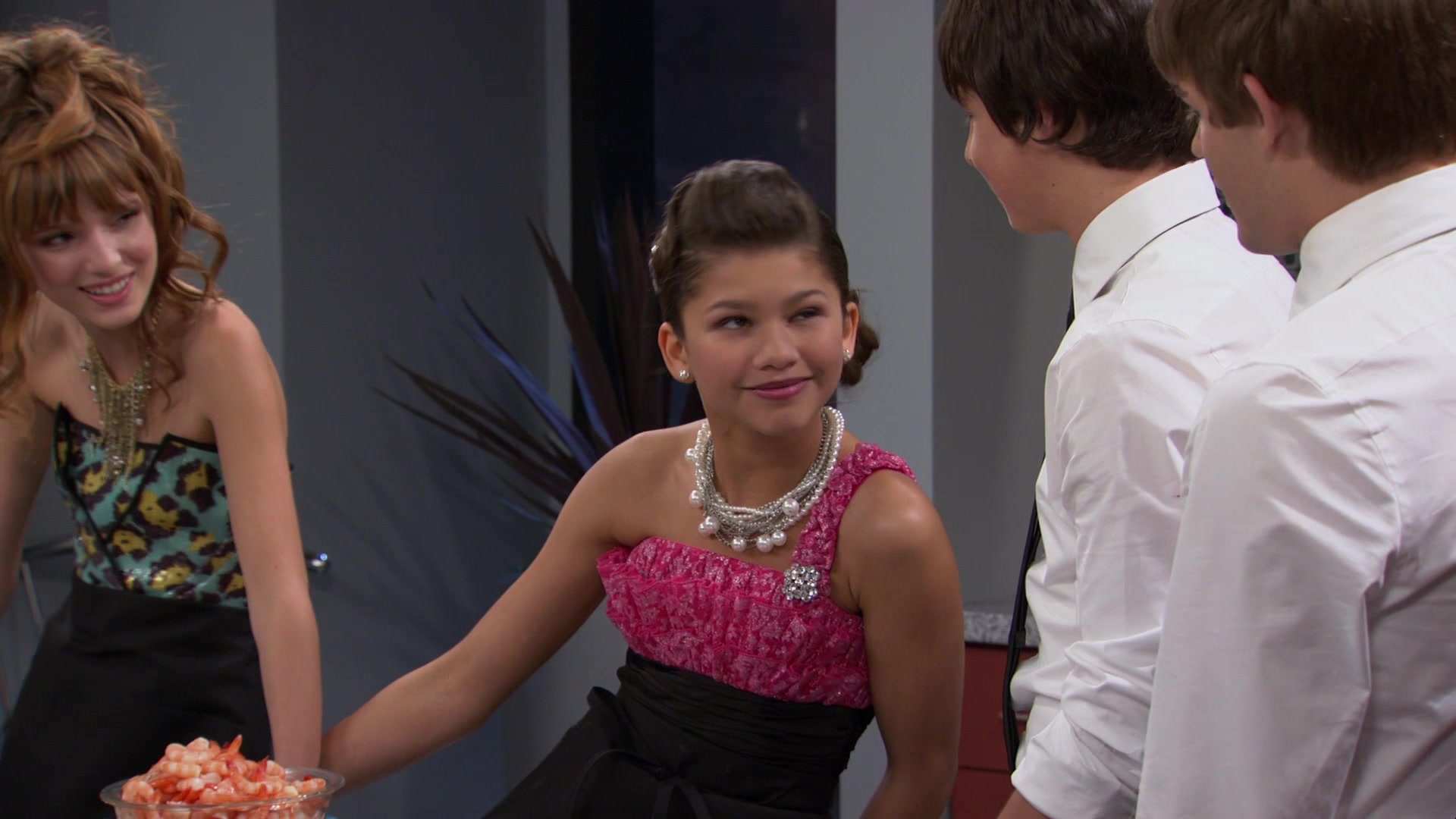 Shake_It_Up_S01E07_1080p_BTD_001595.jpg