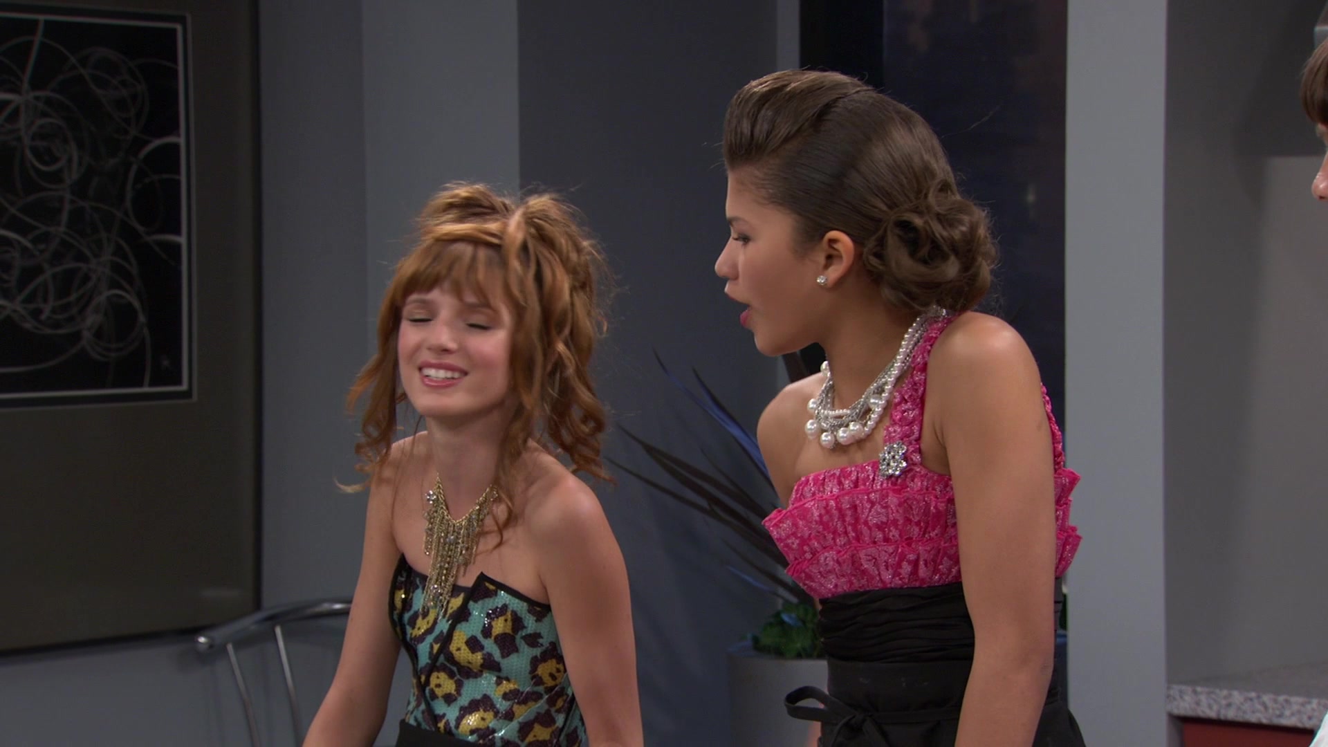 Shake_It_Up_S01E07_1080p_BTD_001649.jpg