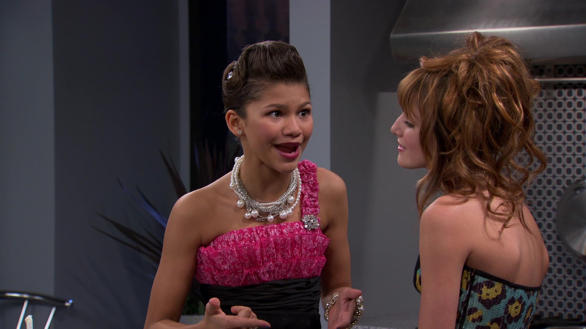 Shake_It_Up_S01E07_1080p_BTD_002438.jpg