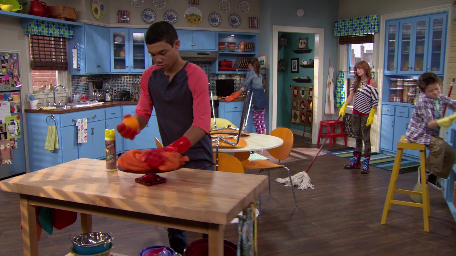 Shake_It_Up_S01E07_1080p_BTD_003009.jpg