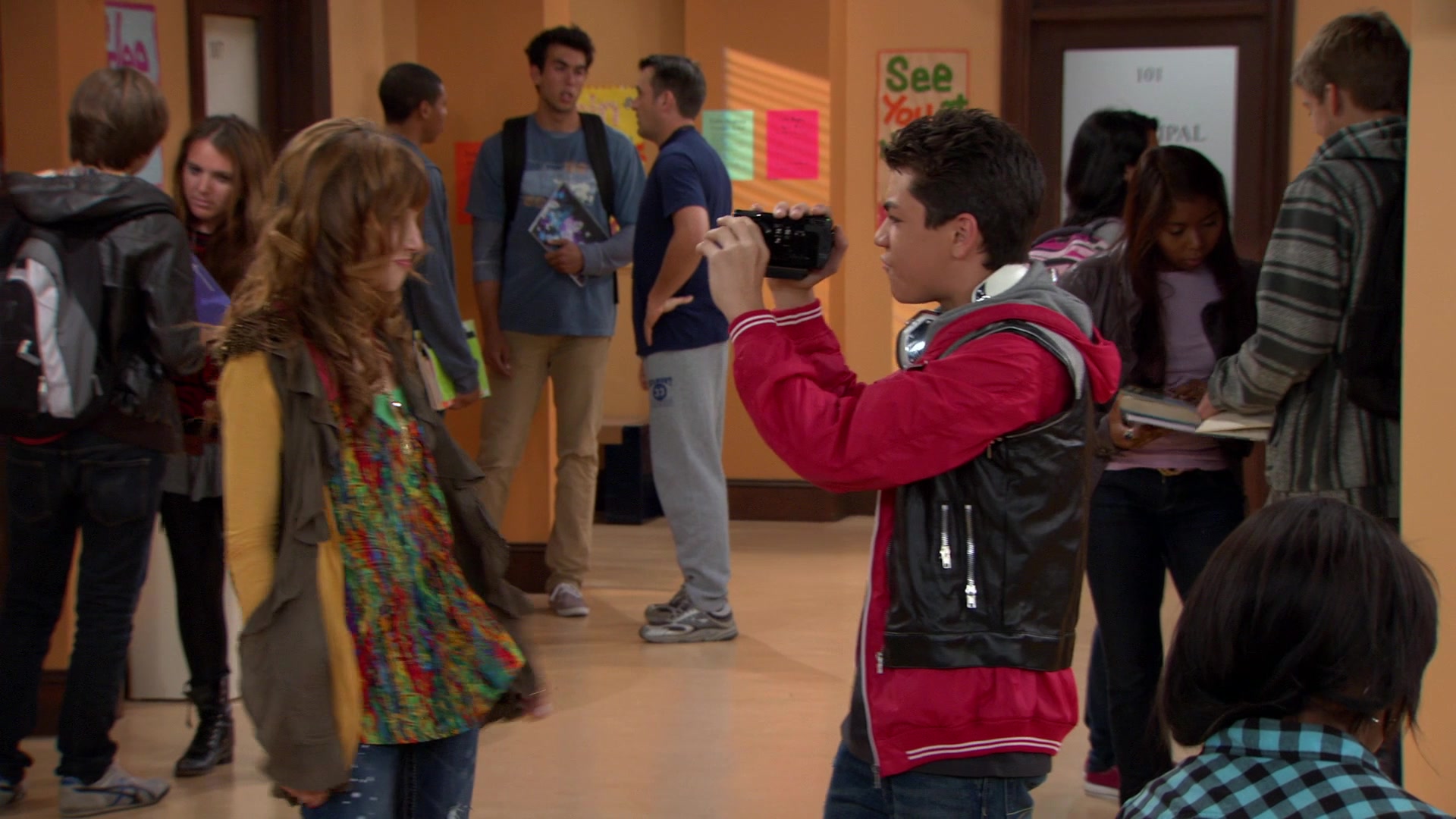 Shake_It_Up_S01E08_1080p_BTD_000383.jpg Shake_It_Up_S01E08_1080p_BTD_000383.jpg