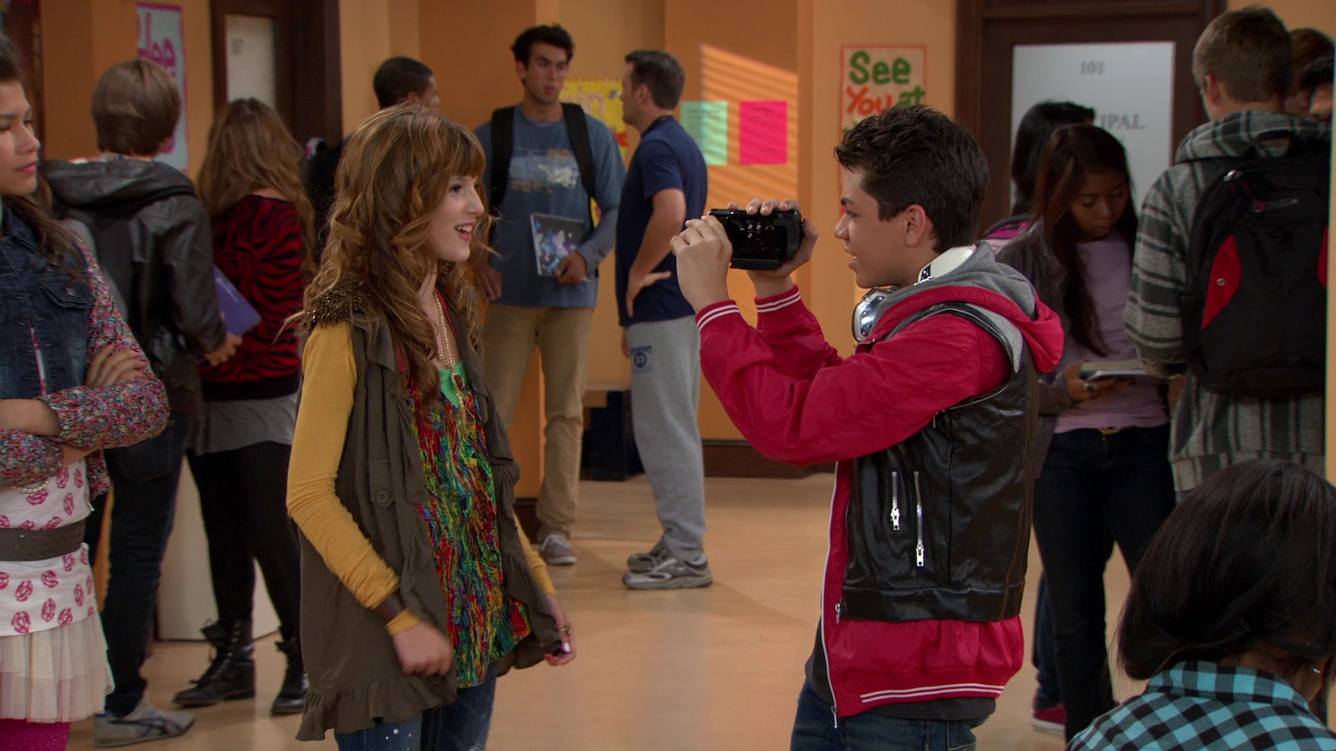 Shake_It_Up_S01E08_1080p_BTD_000386.jpg Shake_It_Up_S01E08_1080p_BTD_000386.jpg