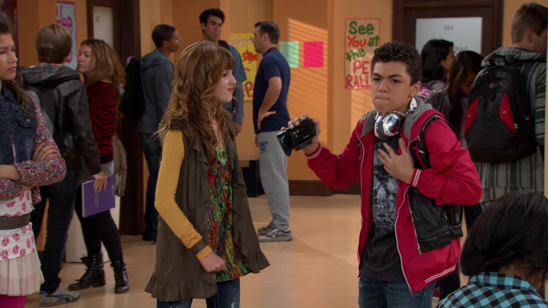 Shake_It_Up_S01E08_1080p_BTD_000389.jpg Shake_It_Up_S01E08_1080p_BTD_000389.jpg