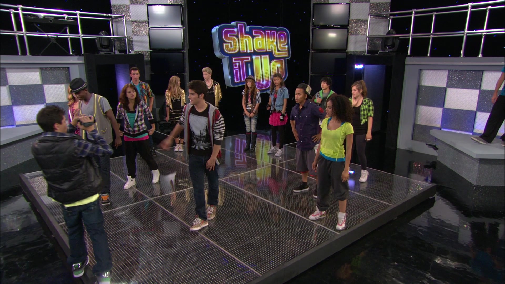 Shake_It_Up_S01E08_1080p_BTD_000796.jpg Shake_It_Up_S01E08_1080p_BTD_000796.jpg