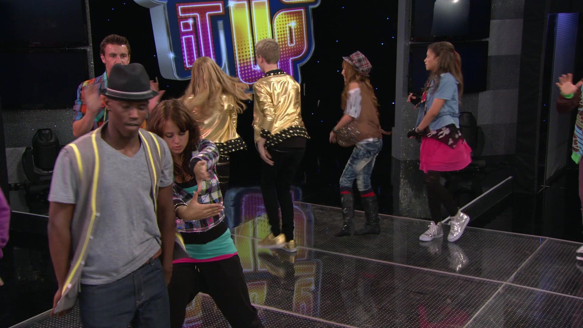 Shake_It_Up_S01E08_1080p_BTD_000854.jpg Shake_It_Up_S01E08_1080p_BTD_000854.jpg