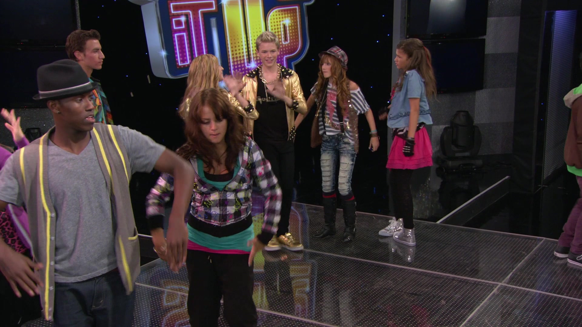 Shake_It_Up_S01E08_1080p_BTD_000858.jpg Shake_It_Up_S01E08_1080p_BTD_000858.jpg