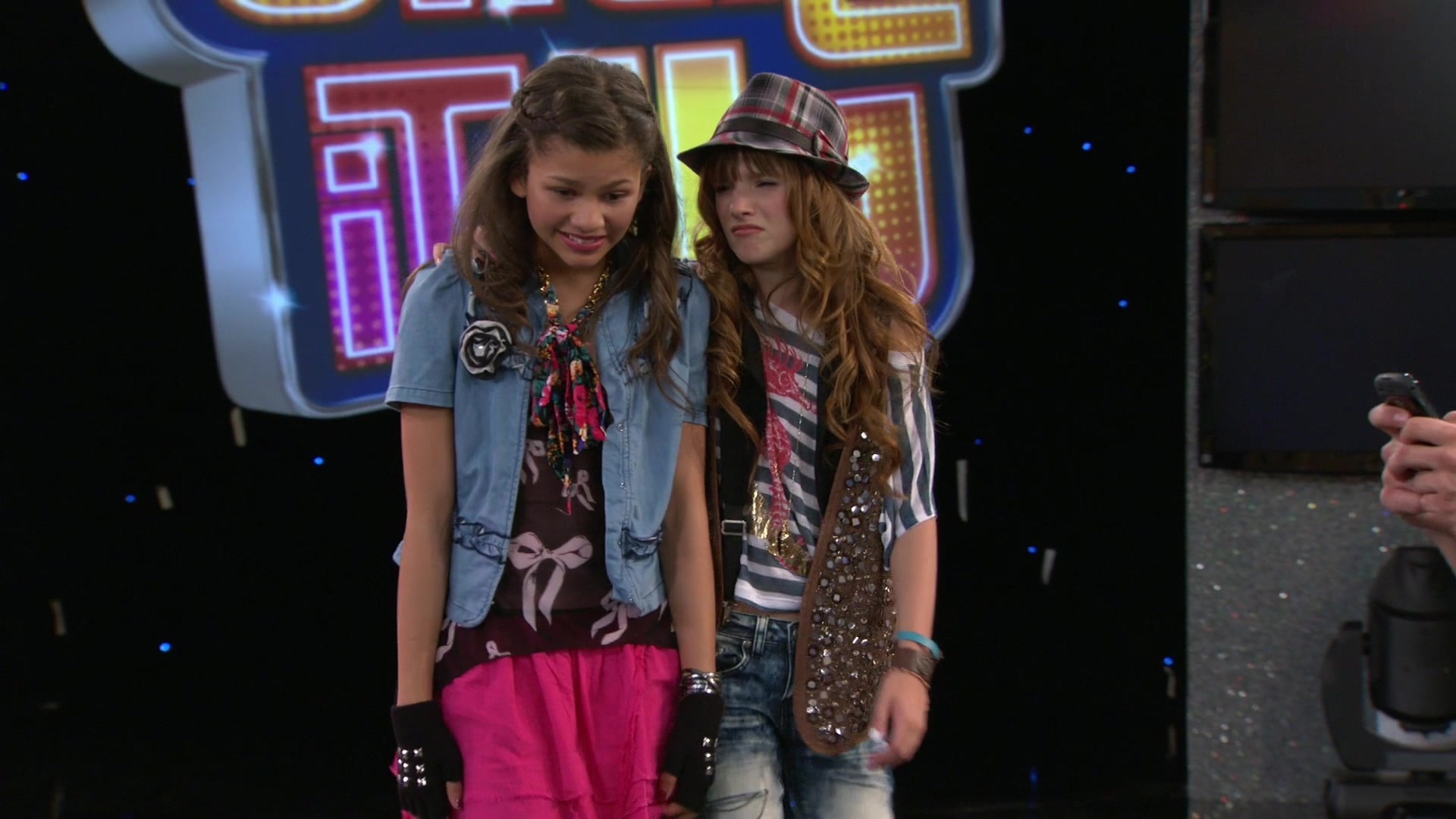 Shake_It_Up_S01E08_1080p_BTD_000886.jpg Shake_It_Up_S01E08_1080p_BTD_000886.jpg