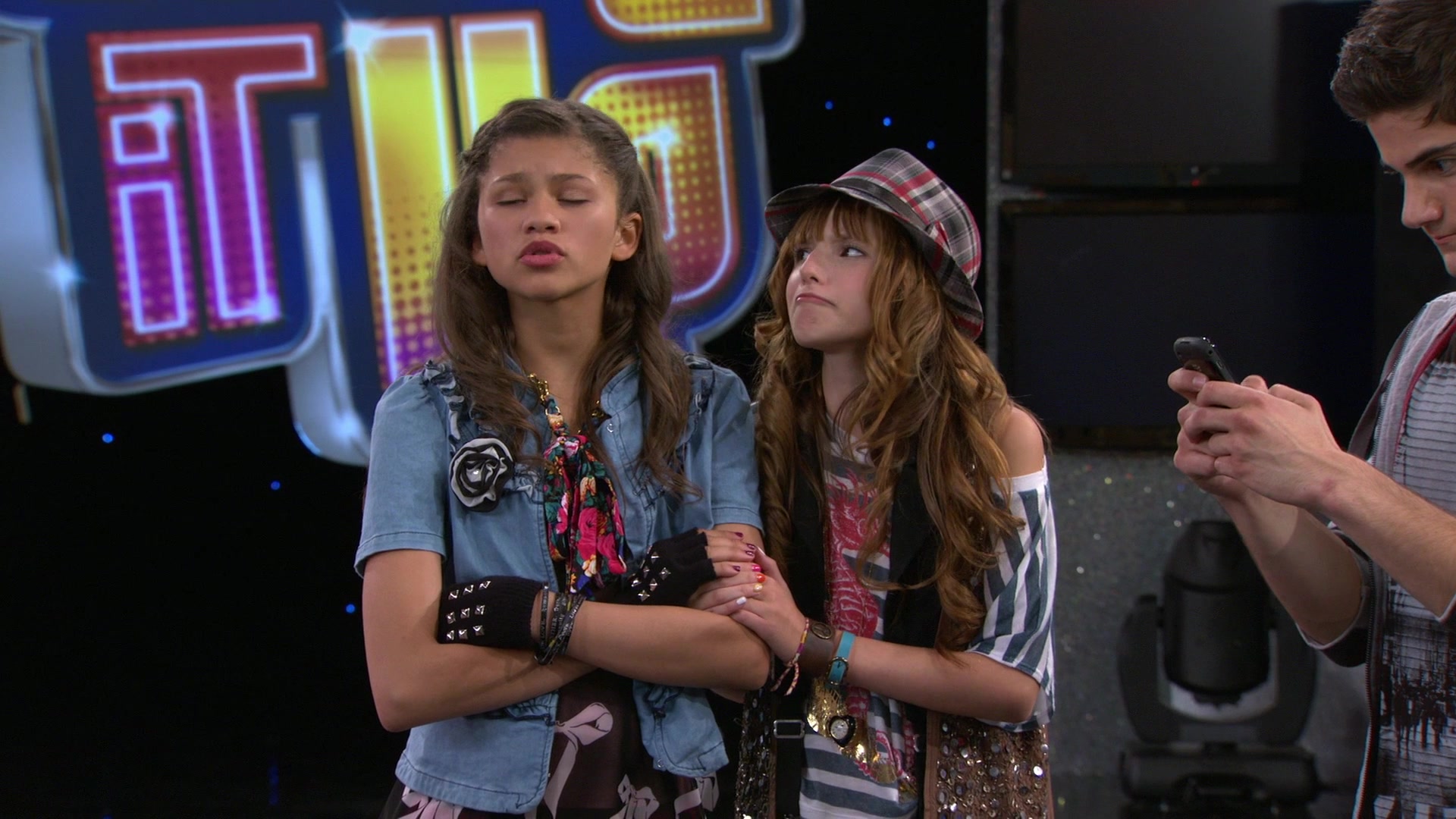 Shake_It_Up_S01E08_1080p_BTD_000915.jpg Shake_It_Up_S01E08_1080p_BTD_000915.jpg