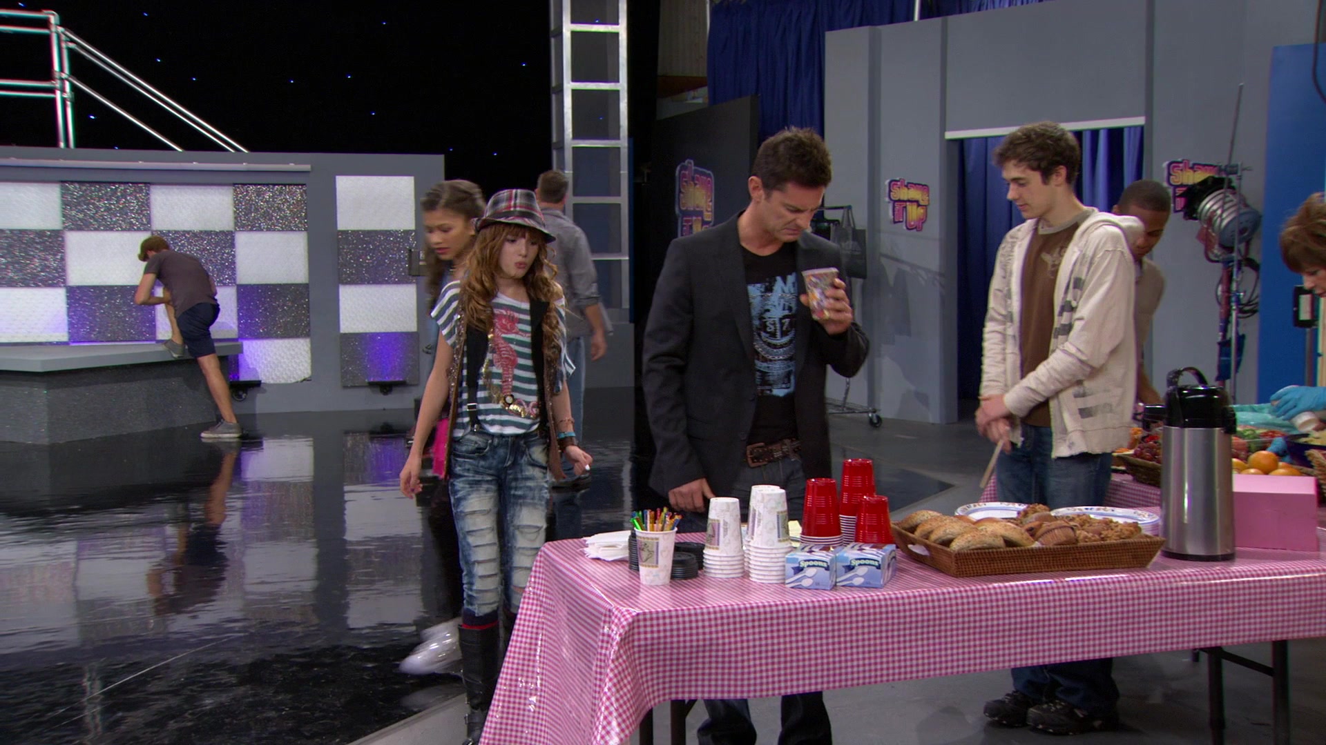 Shake_It_Up_S01E08_1080p_BTD_001183.jpg Shake_It_Up_S01E08_1080p_BTD_001183.jpg