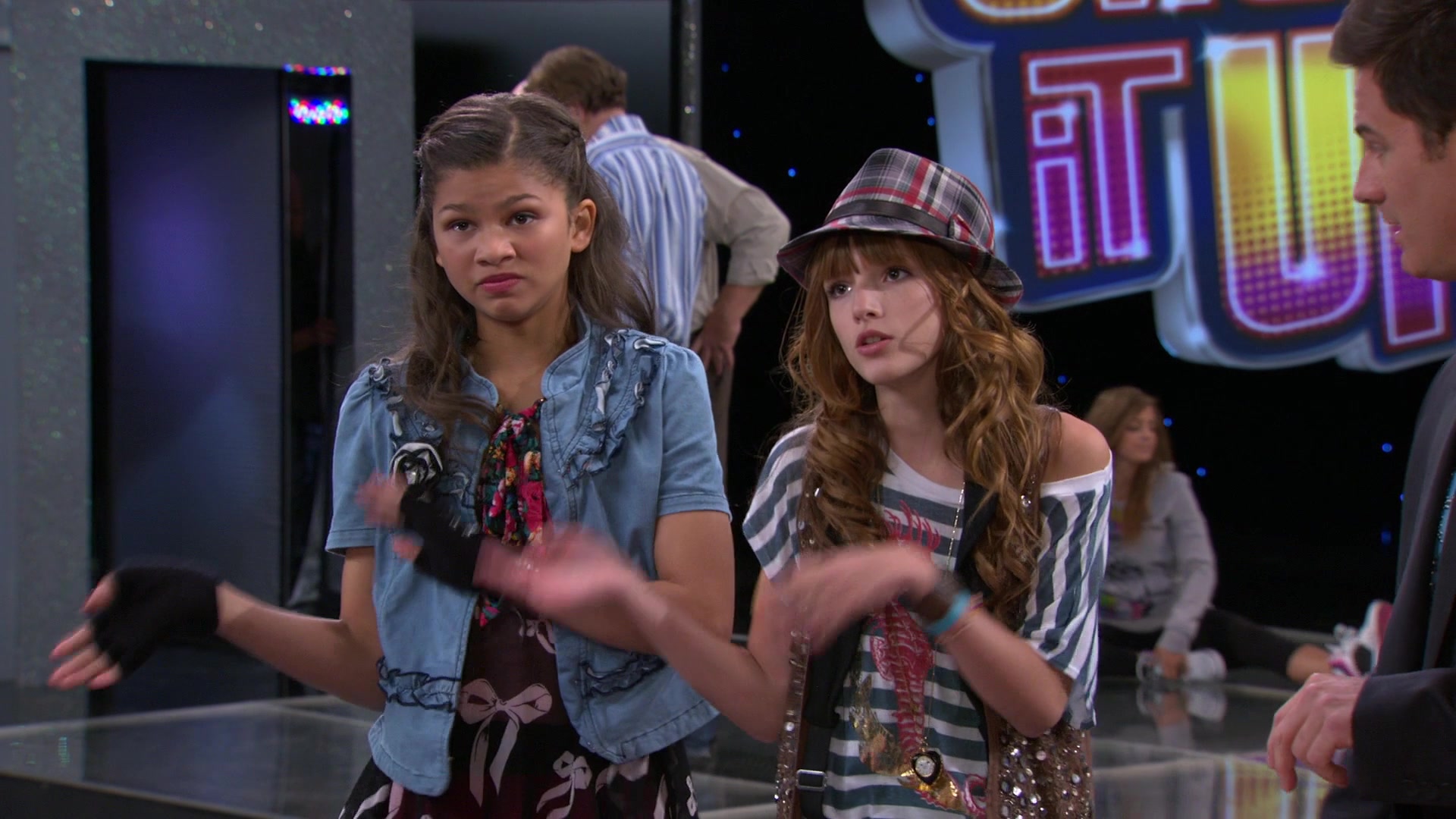 Shake_It_Up_S01E08_1080p_BTD_001223.jpg Shake_It_Up_S01E08_1080p_BTD_001223.jpg